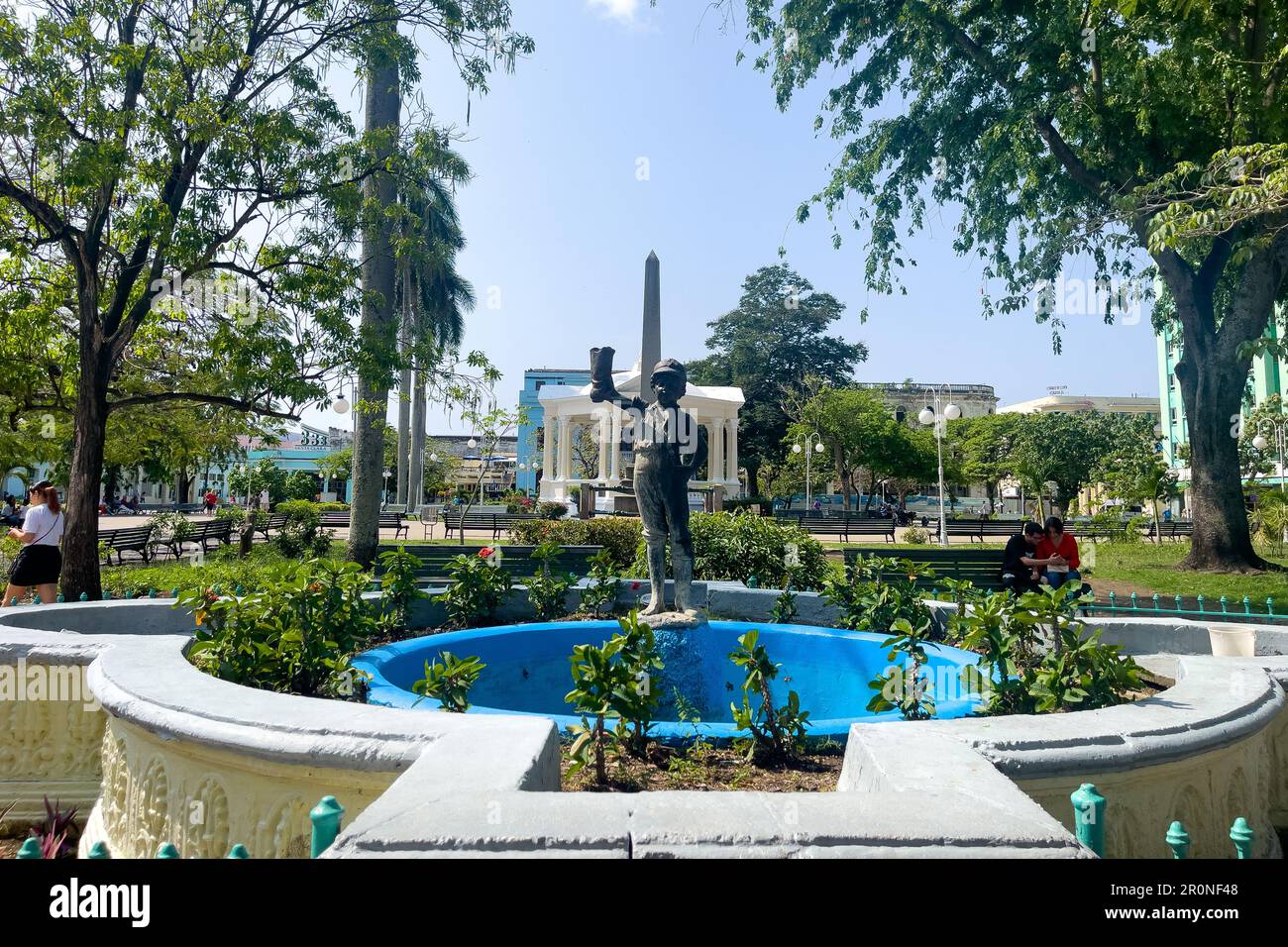Santa Clara, Kuba - 2023: Das Kind mit Stiefelbrunnen (Spanisch: El Nino de la Bota) im öffentlichen Park Leoncio Vidal. Stockfoto