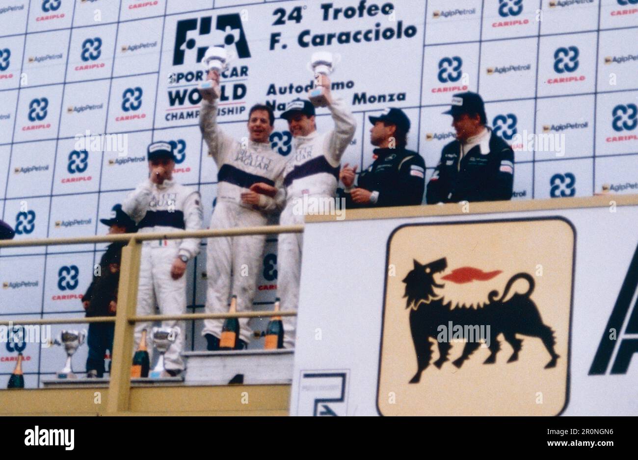 Jaguar XJ220 Rennfahrer Silk Cut Team bei der italienischen GT Monza, Italien 1993 Stockfoto