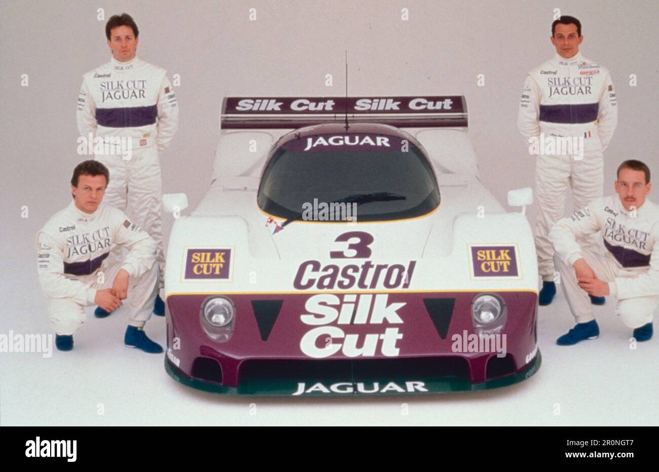 Jaguar Sportwagenmodell XJR-11 Turbo und die Silk Cut Team Fahrer, UK 1990 Stockfoto