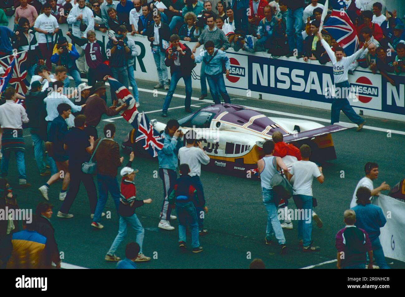Sportwagen: Der Jaguar XJR-9 Silk Cut gewinnt Le Mans, Frankreich, 1988 Stockfoto