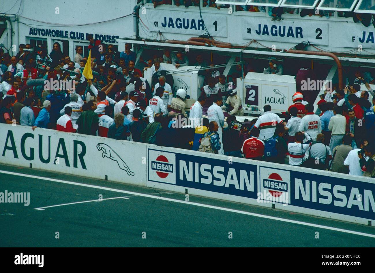 Sportwagen: Jaguar Silk Cut Team auf der Box, Le Mans, Frankreich, 1988 Stockfoto