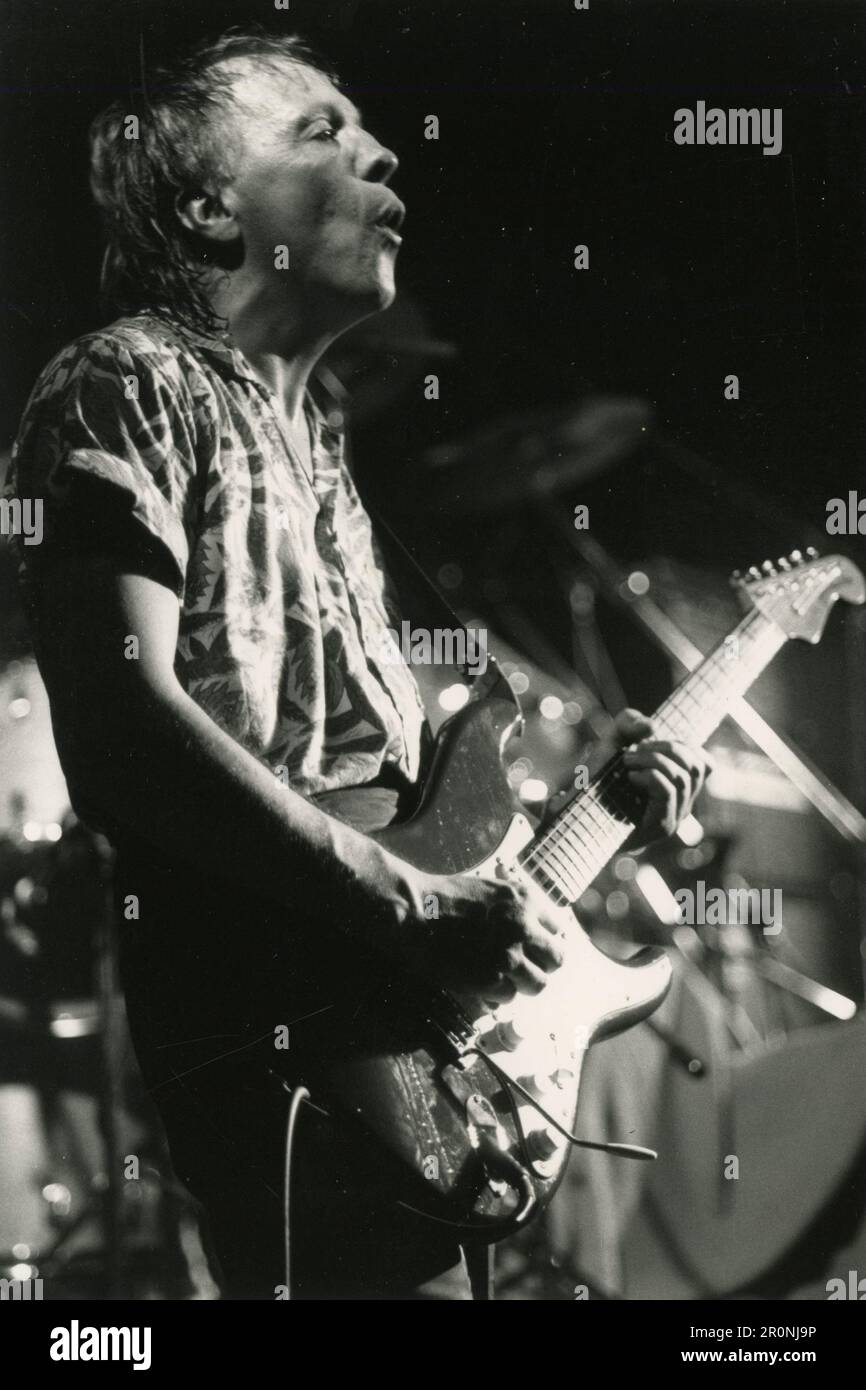 Englischer Rockgitarrist Robin Trower tritt auf der Bühne auf, UK 1980er Stockfoto