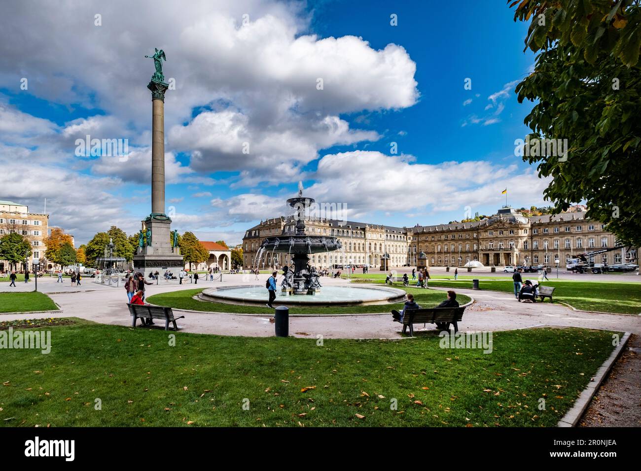 Stuttgarter Palastplatz mit Kunstbau und Neuer Palast, Stuttgart, Baden-Württemberg, Deutschland Stockfoto