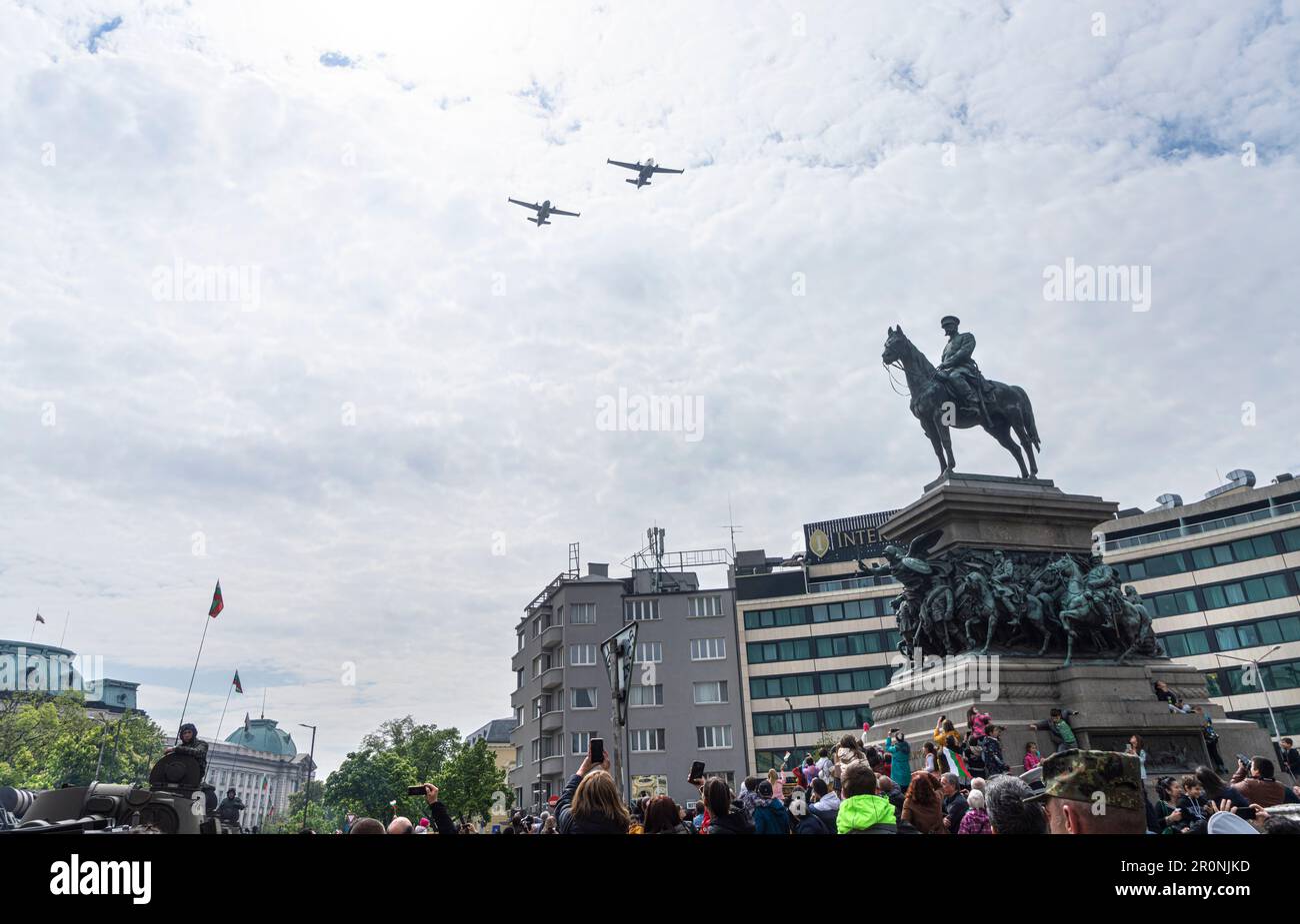 Sofia, Bulgarien. 6. Mai 2023. Flugzeuge der bulgarischen Luftwaffe fliegen während der Gergiovden Parade, St. George's Day und Bulgarischer Armeetag Stockfoto