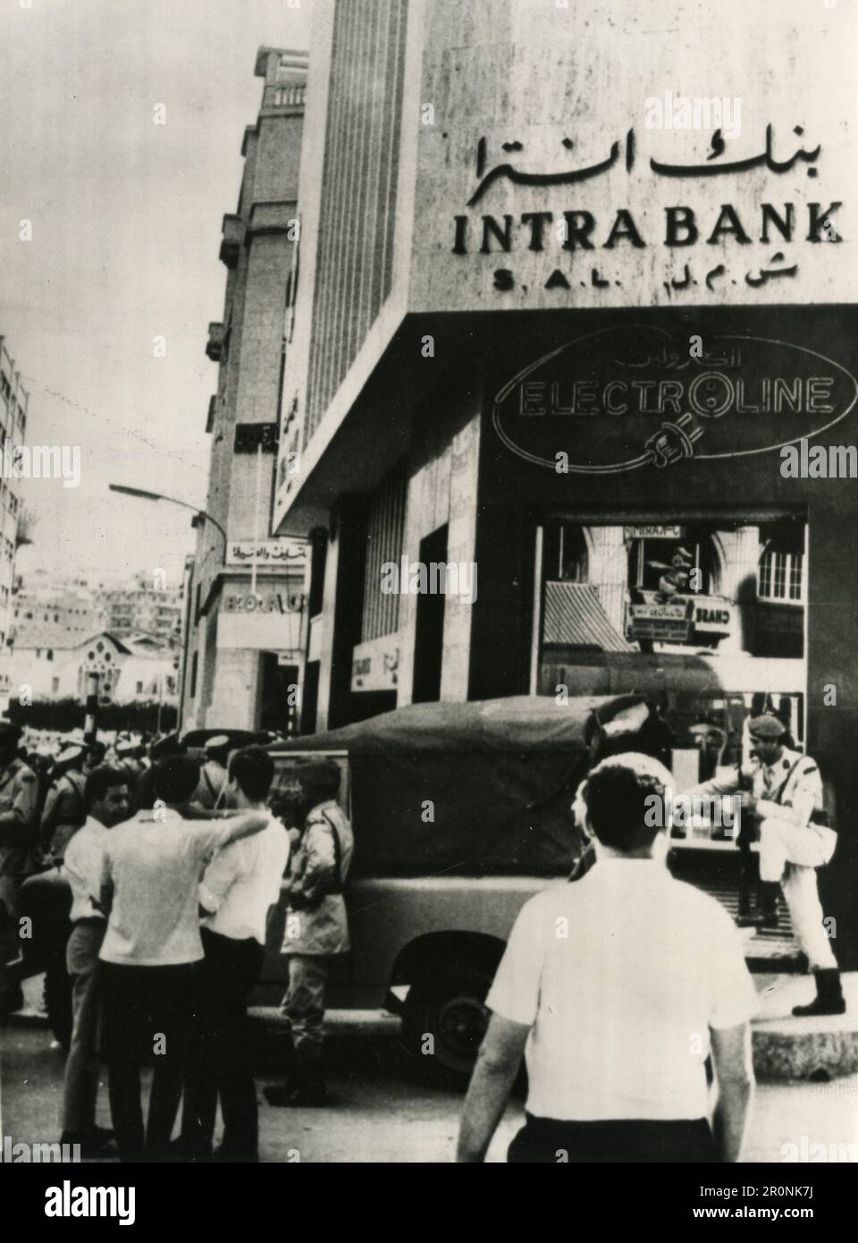 Blick auf das Gebäude der Intra Bank kurz vor dem finanziellen Zusammenbruch, Beirut, Libanon 1966 Stockfoto