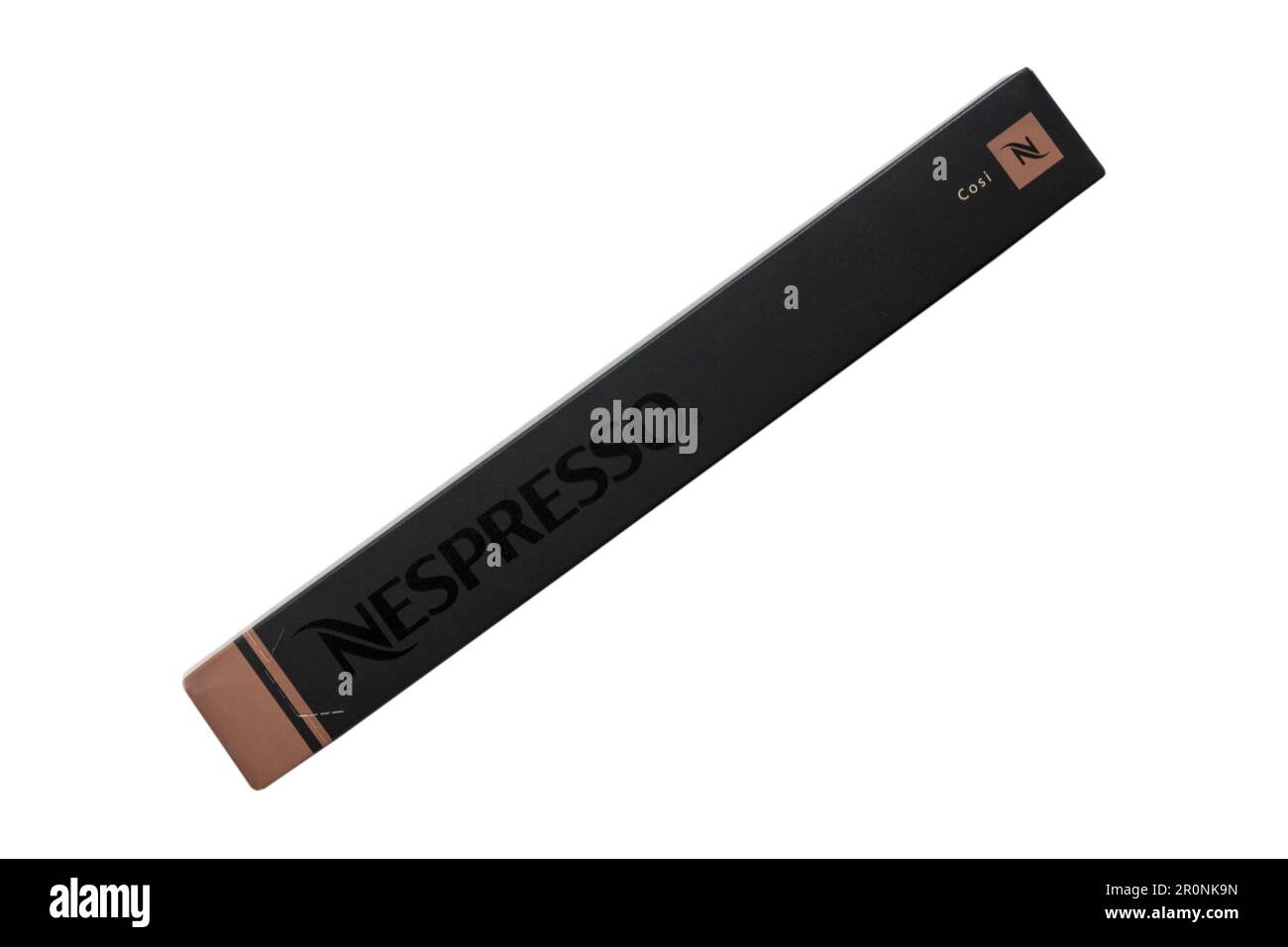 Packung mit Nespresso Cosi-Kaffeekapseln, isoliert auf weißem Hintergrund Stockfoto