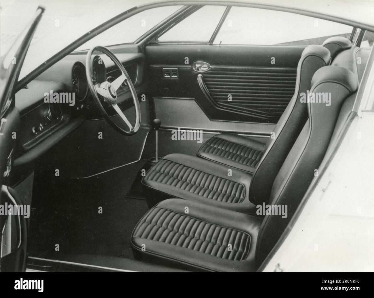 Innenansicht der drei Sitze Ferrari 365 P Car Mittelsitz Fahren, Italien 1966 Stockfoto