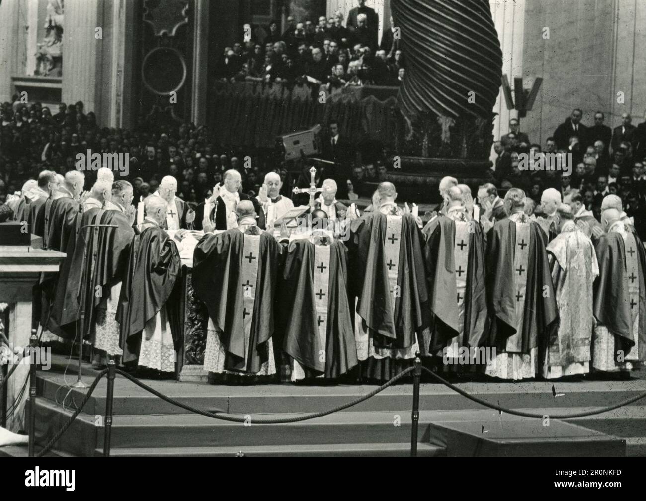 Eröffnungsmesse im Ökumenischen Rat in St. Petersdom, Vatikanstadt 1965 Stockfoto