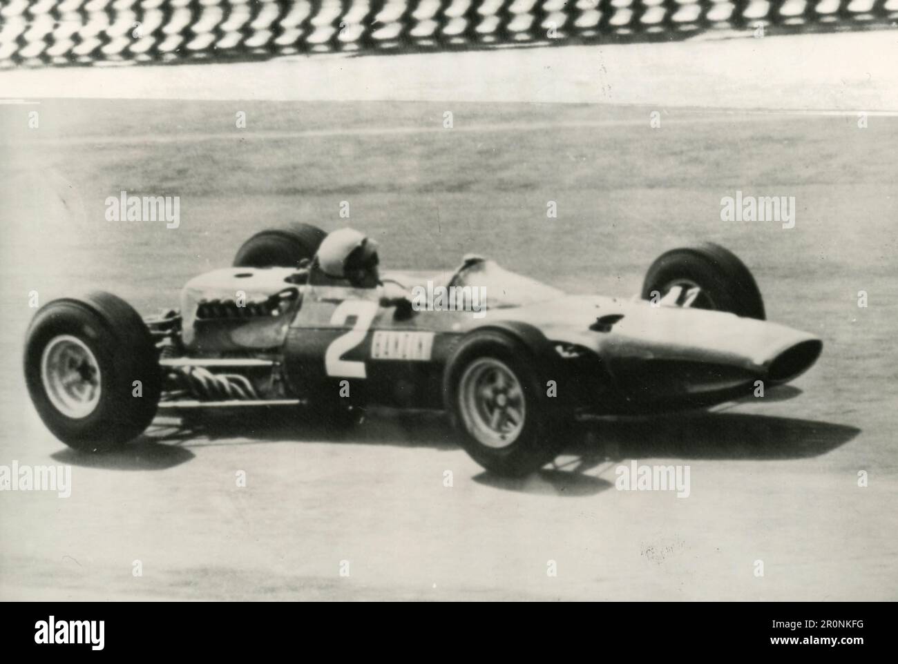 Italienischer Rennfahrer Lorenzo Bandini mit dem Ferrari 1512 N.2, 1965 Stockfoto