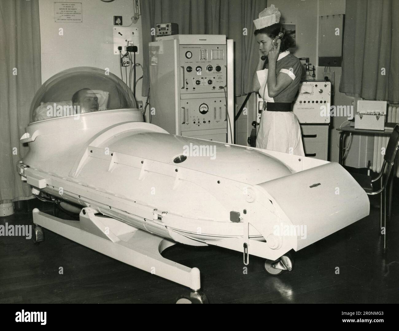Hyperbares Bett, neueste Entwicklung in Sauerstoffbetten, Londons Westminster Hospital, UK 1966 Stockfoto