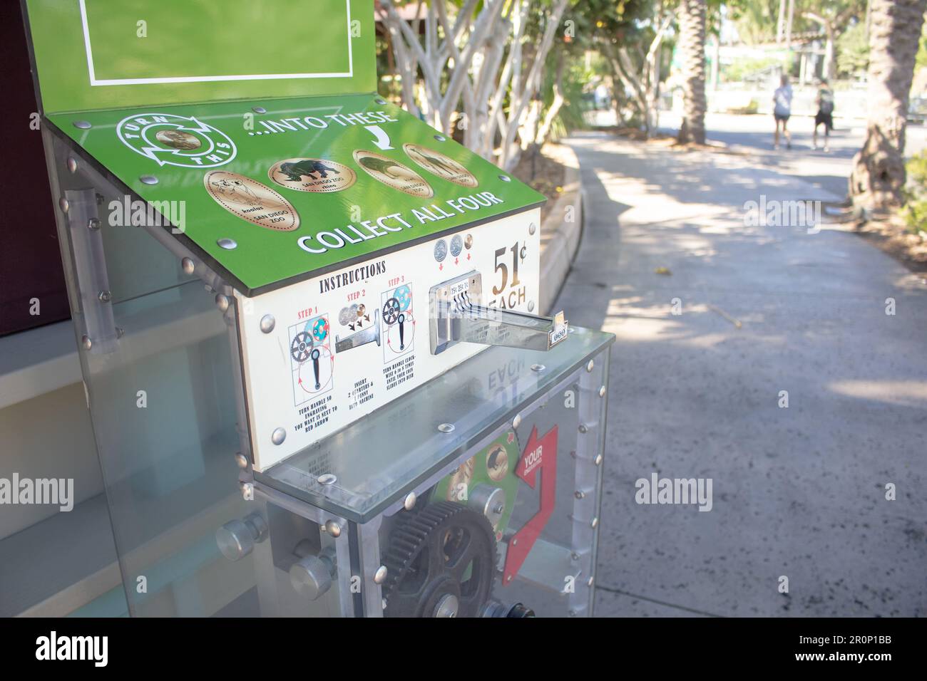 Los Angeles, Kalifornien, Vereinigte Staaten - 10-02-2021: Blick auf eine Penny-Maschine. Stockfoto