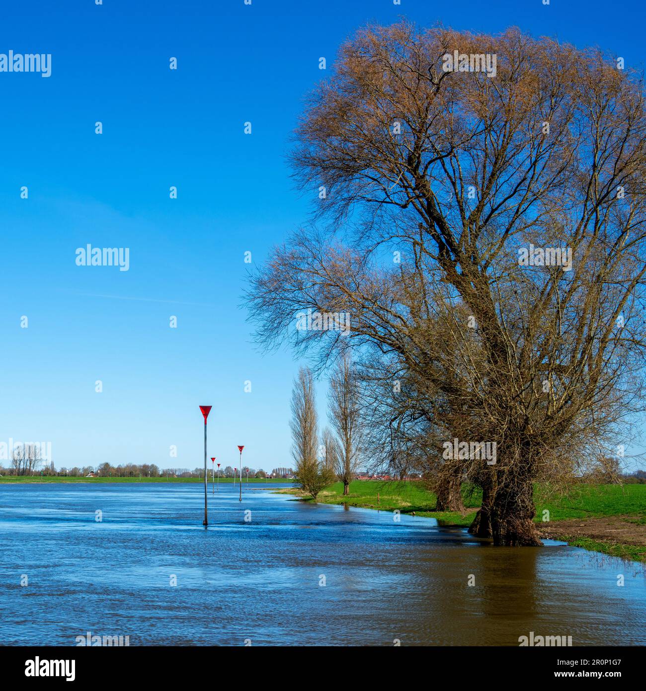 Blick über den Fluss IJssel in der Nähe von Bronckhorst, Niederlande Stockfoto