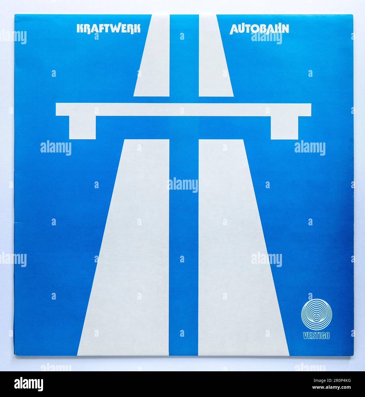 LP-Cover von Autobahn, dem vierten Studioalbum der deutschen Pioniere der elektronischen Musik Kraftwerk, das 1974 veröffentlicht wurde Stockfoto