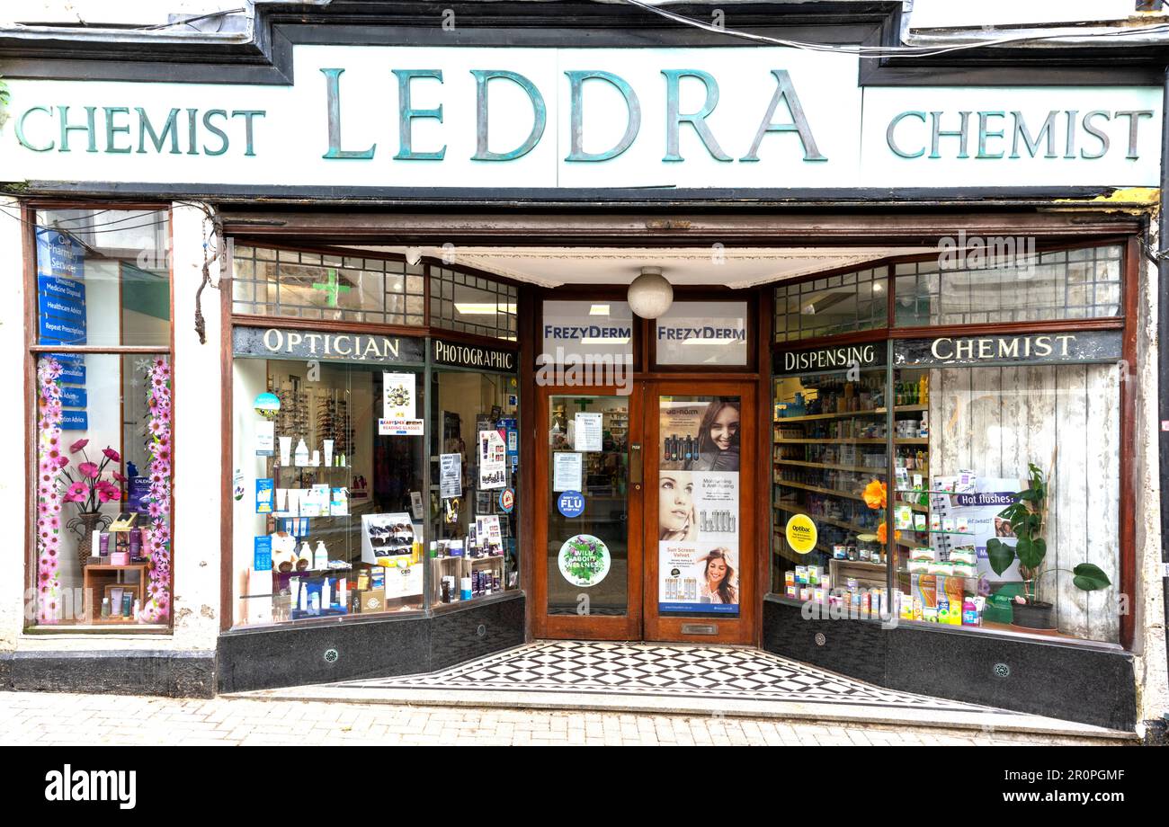 Leddra Chemist, 7 Fore Street, Saint Ives, Cornwall, England, UK. Stockfoto