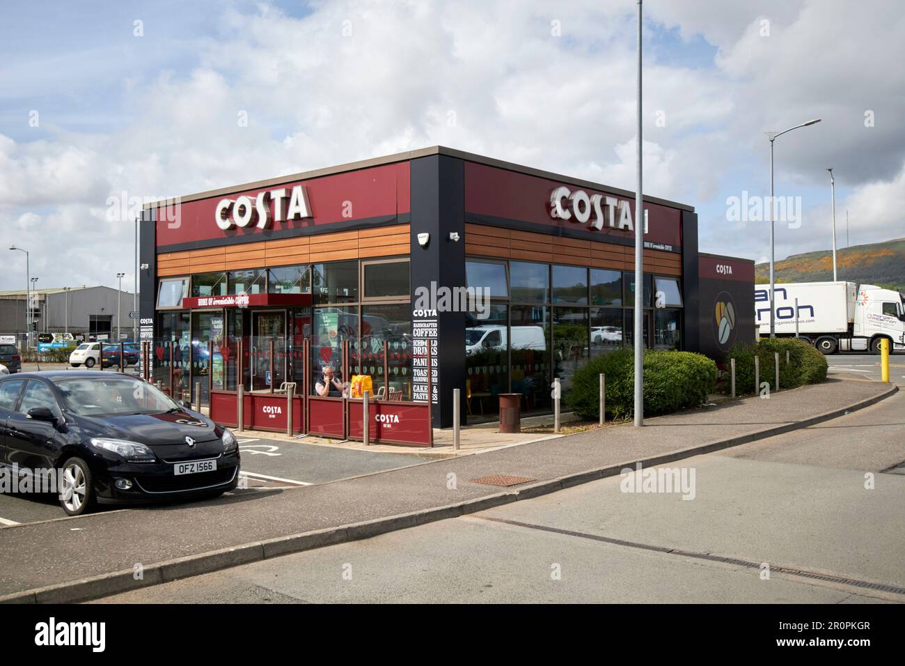 costa Coffee Shop Fahrt durch boucher Road Belfast, Nordirland, großbritannien Stockfoto