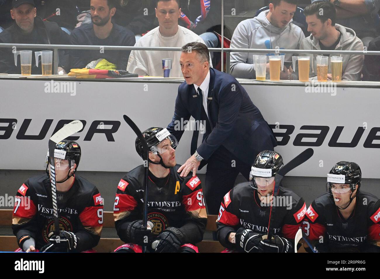 München, Deutschland. 09. Mai 2023. National Coach Harold KREIS (GER) auf der Bank. Deutschland (GER)-USA Eishockey-Nationalmannschaft, Länderspiel am 9. Mai 2023 in München testen? Kredit: dpa/Alamy Live News Stockfoto