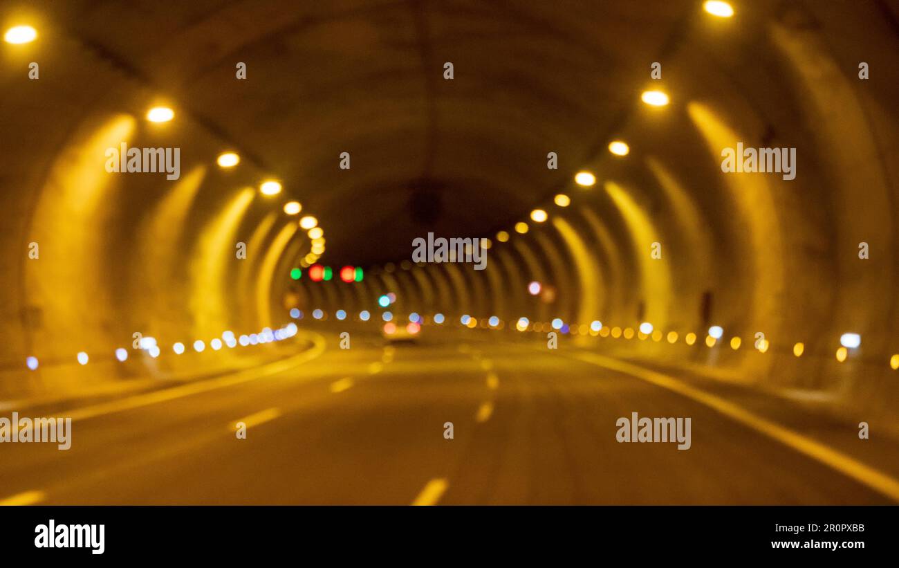 Starker Autoverkehr im Tunnel Stockfoto
