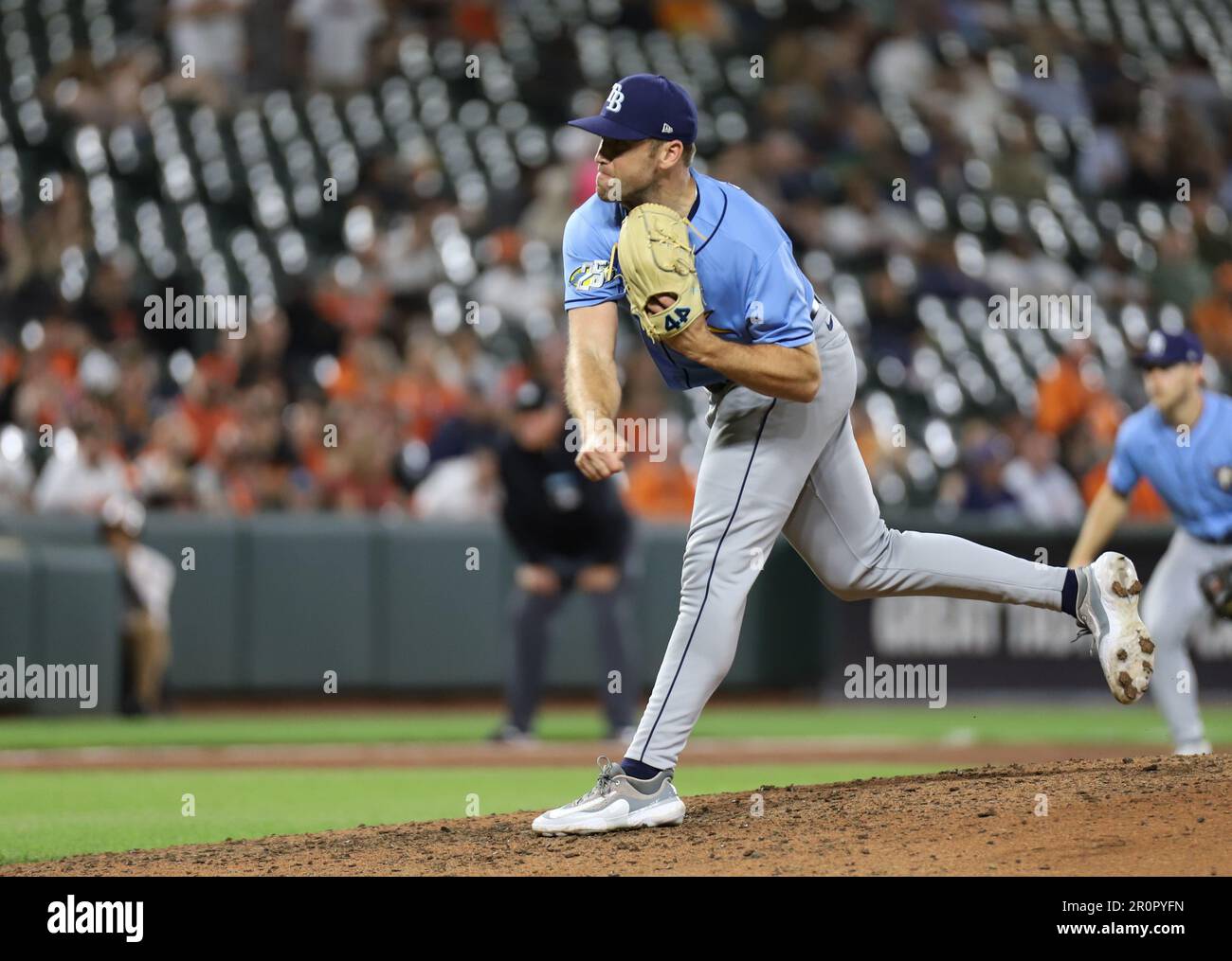 Tampa Bay Rays Pitcher Jason Adam (47) ersetzt Pitcher Kevin Kelly (49) am Donnerstag, 8. Mai 2023 in Baltimore, MD. (Alyssa Howell/Image of Sport) Stockfoto
