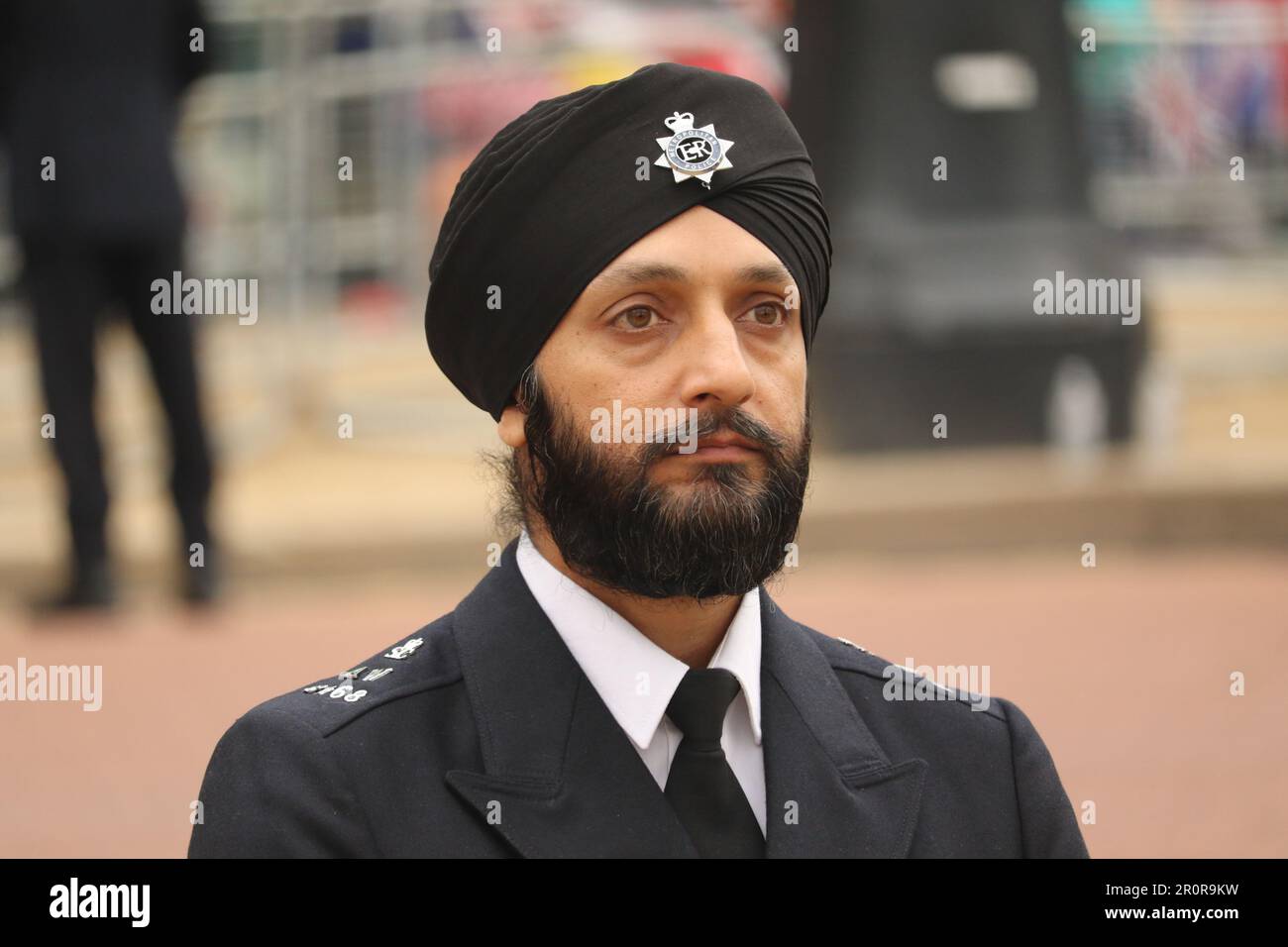 Ein Polizist von Metropolitan trägt einen Sikh Turban Stockfoto