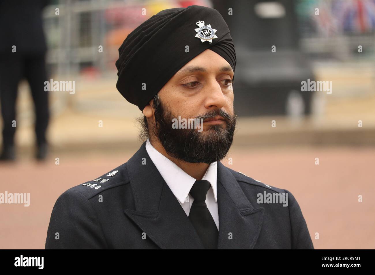 Ein Polizist von Metropolitan trägt einen Sikh Turban Stockfoto