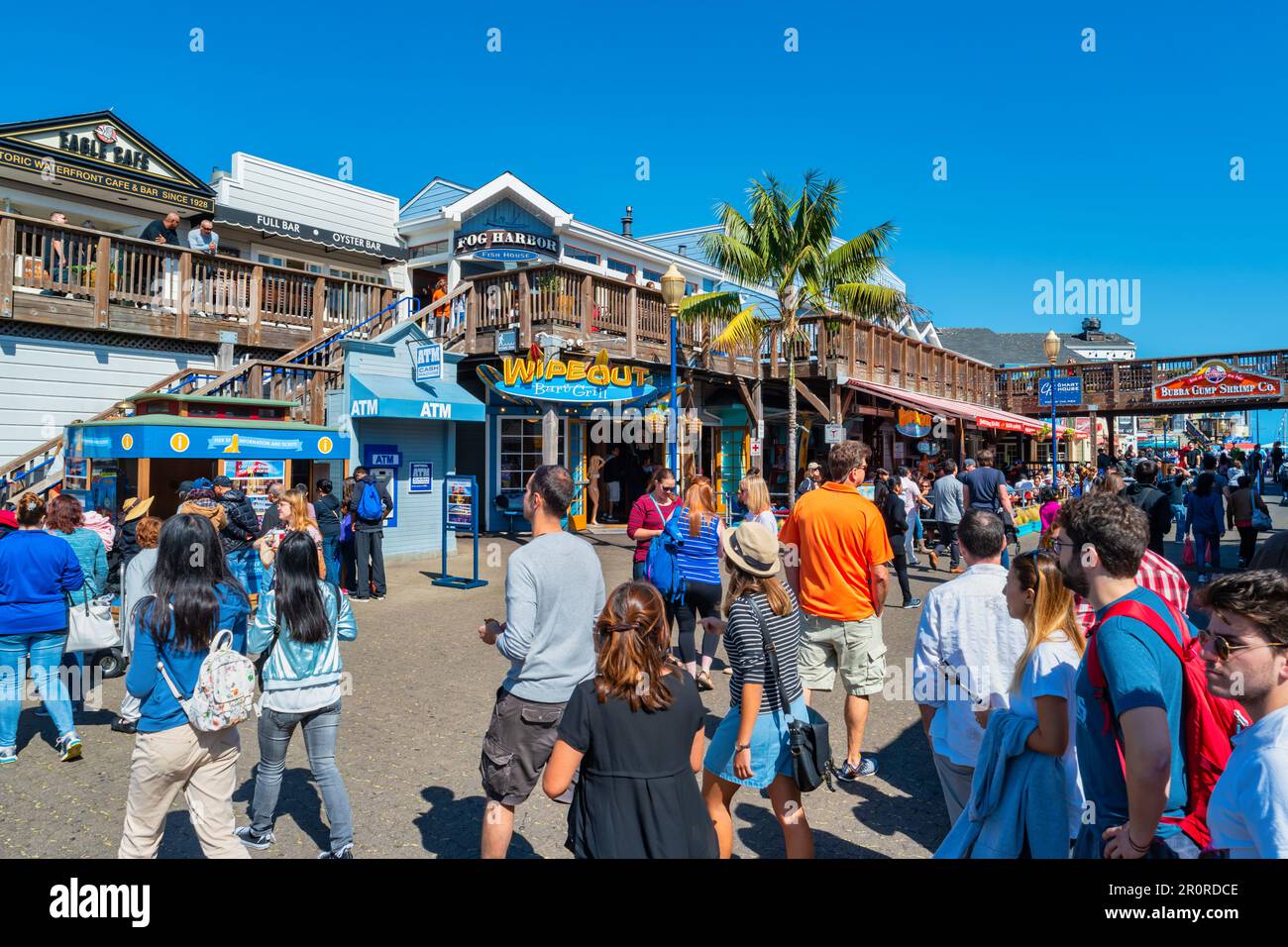 Menschen gehen an Fisherman's Wharf, San Francisco, Kalifornien, USA Stockfoto