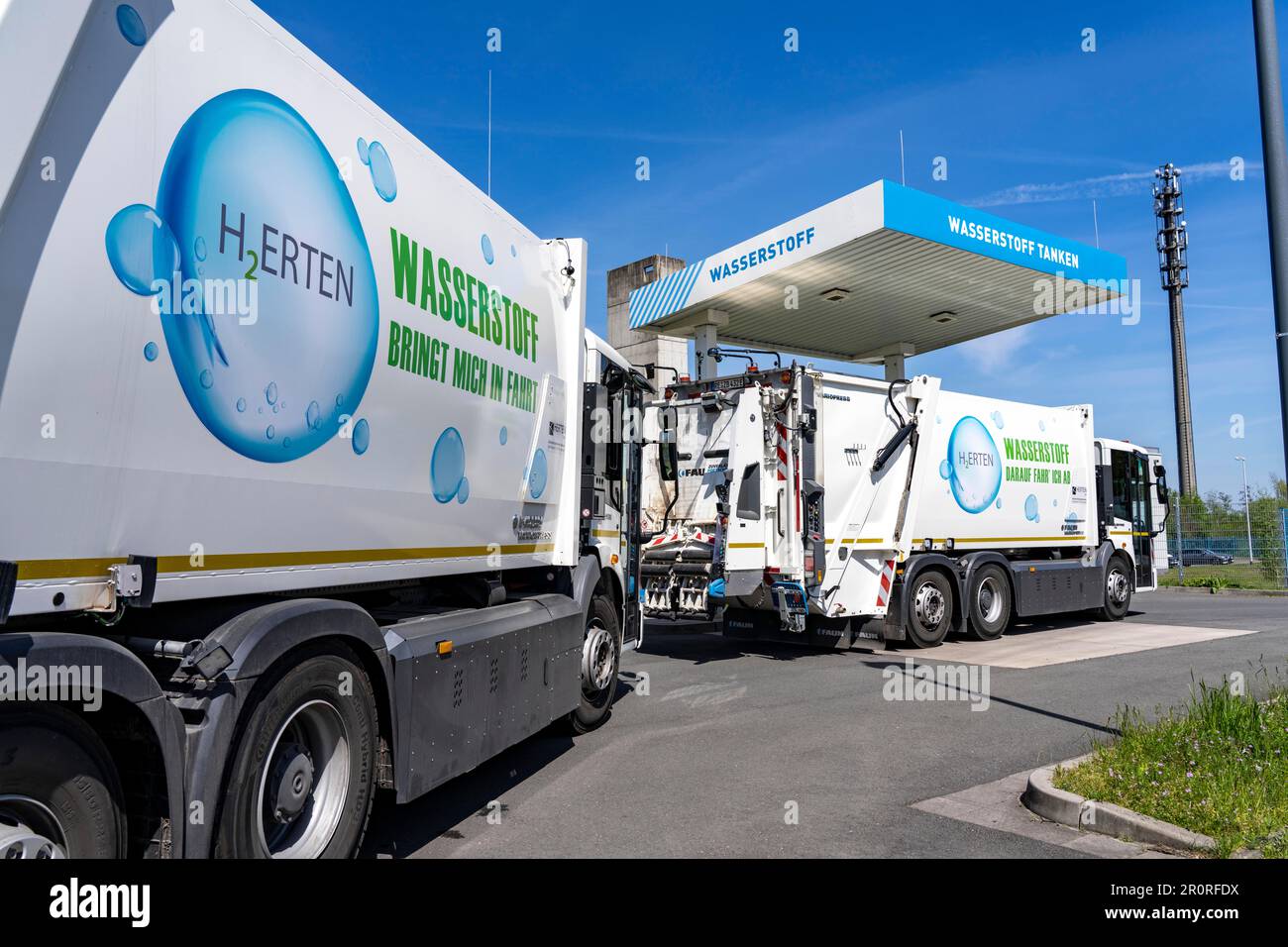 Wasserstofftankstelle, Müllabfuhrfahrzeuge, Müllabfuhrfahrzeuge, der kommunalen Müllabfuhrfirma Herten, tanken, am Wasserstoff Stockfoto