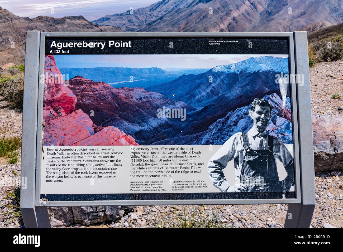 Aguereberry Point, 6433 Fuß (1960,8 Meter) Höhe, mit Blick auf Death Valley, das angeblich der heißeste Ort auf der Welt ist. Stockfoto