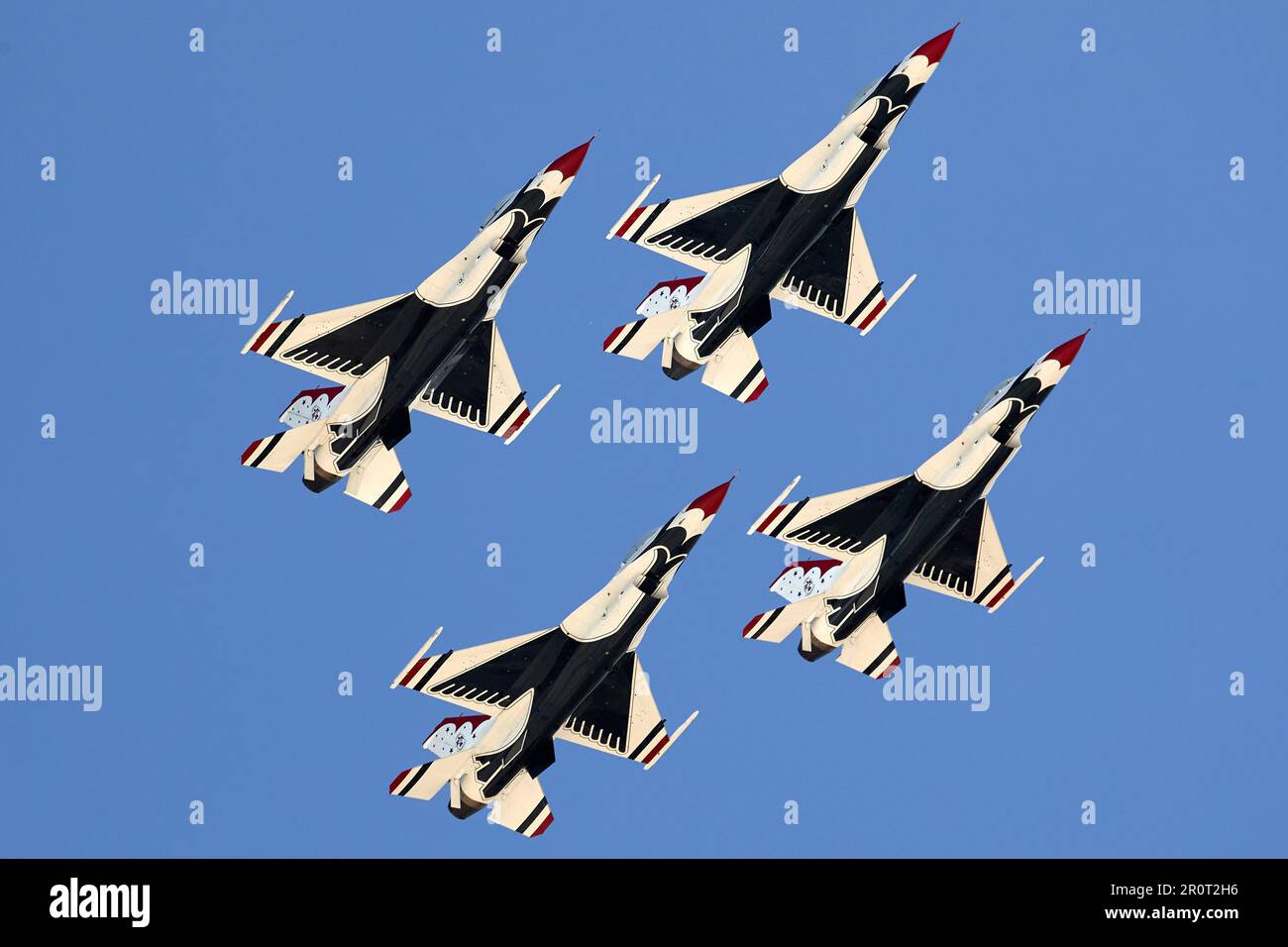 Kalifornien, USA. 21. April 2023. Die USAF Thunderbirds auf der so Cal Air Show 2023 am Luftwaffenstützpunkt März. (Kreditbild: © Ian L. SITREN/ZUMA Press Wire) NUR REDAKTIONELLE VERWENDUNG! Nicht für den kommerziellen GEBRAUCH! Stockfoto