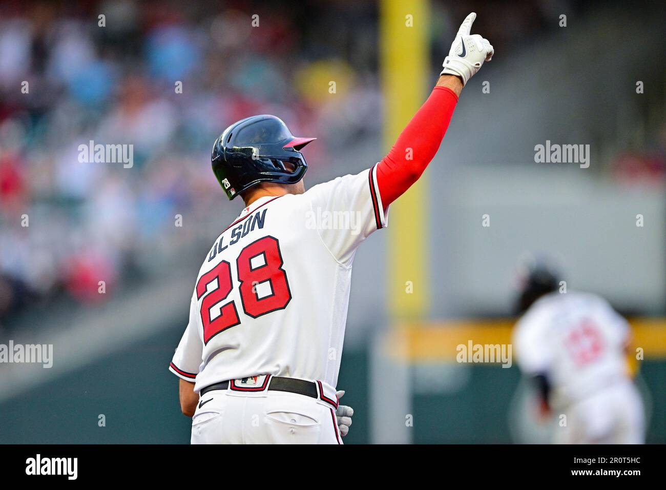 Atlanta, Usa. 09. Mai 2023. Matt Olson (28) von Atlanta Braves rundet die Baseballplätze nach einem RBI-Homerun gegen die Boston Red Sox während der ersten Inning eines Major League Baseballspiels im Truist Park in Atlanta, Georgia, am Dienstag, den 9. Mai 2023. Foto: David Tulis/UPI Credit: UPI/Alamy Live News Stockfoto