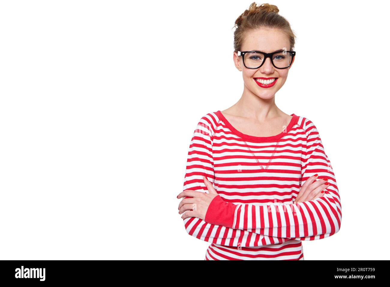 Sie hat ein unbegrenztes Maß an Selbstvertrauen. Studioporträt einer attraktiven jungen Frau in Brille isoliert auf Weiß. Stockfoto