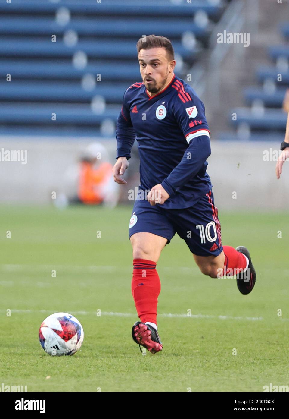 Chicago, USA, 09. Mai 2023. Xherdan Shaqiri (10) des MLS Chicago Fire FC bringt den Ball gegen St. Louis CITY SC während einer Lamar Hunt U.S. Open-Cup-Runde des 32-Spiels im SeatGeek Stadium in Bridgeview, IL, USA. Kredit: Tony Gadomski / All Sport Imaging / Alamy Live News Stockfoto
