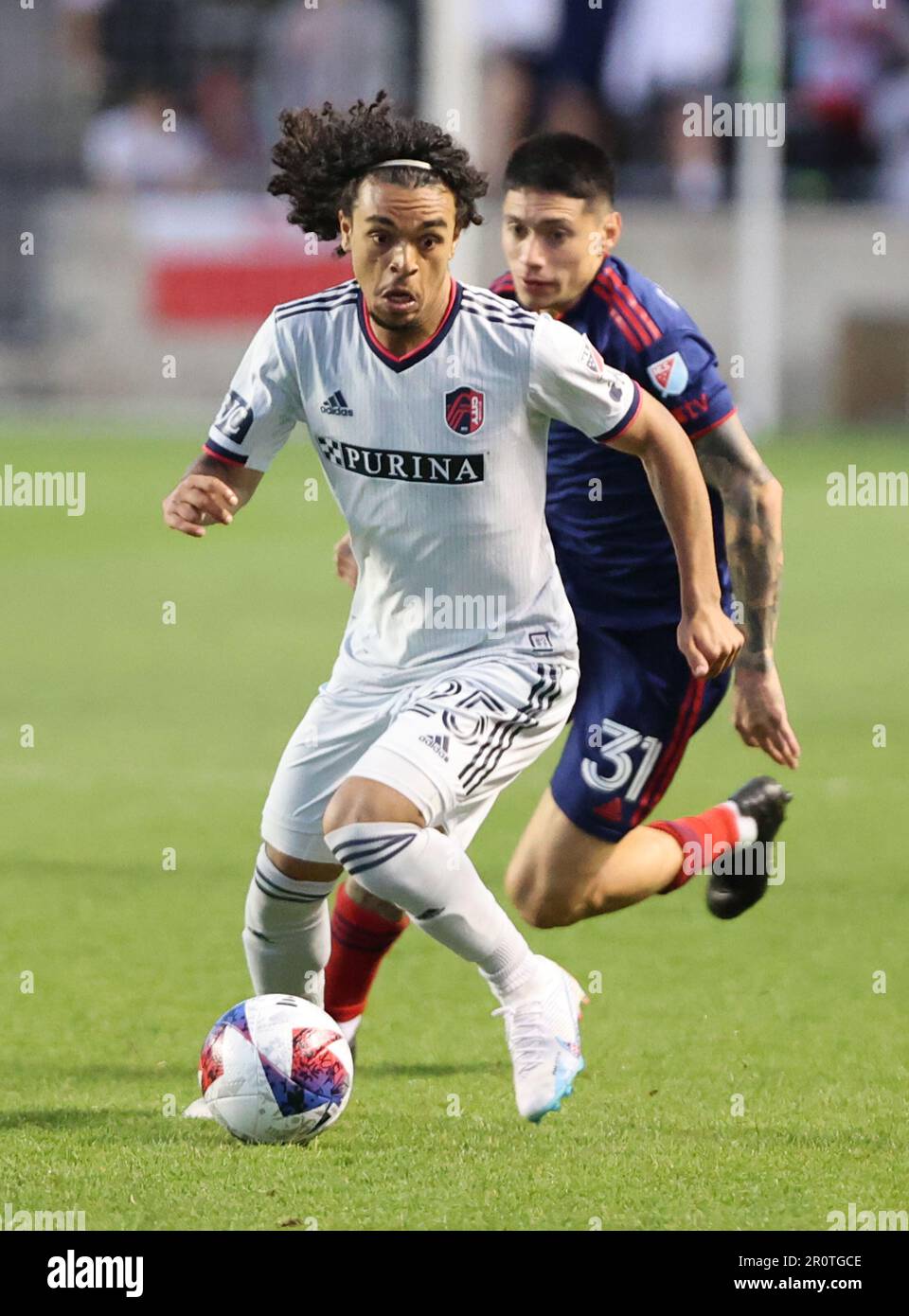 Chicago, USA, 09. Mai 2023. MLS St. Aziel Jackson (25) von Louis CITY SC spielt den Ball gegen den Chicago Fire FC während einer Lamar Hunt U.S. Open-Cup-Runde des 32-Spiels im SeatGeek Stadium in Bridgeview, IL, USA. Kredit: Tony Gadomski / All Sport Imaging / Alamy Live News Stockfoto