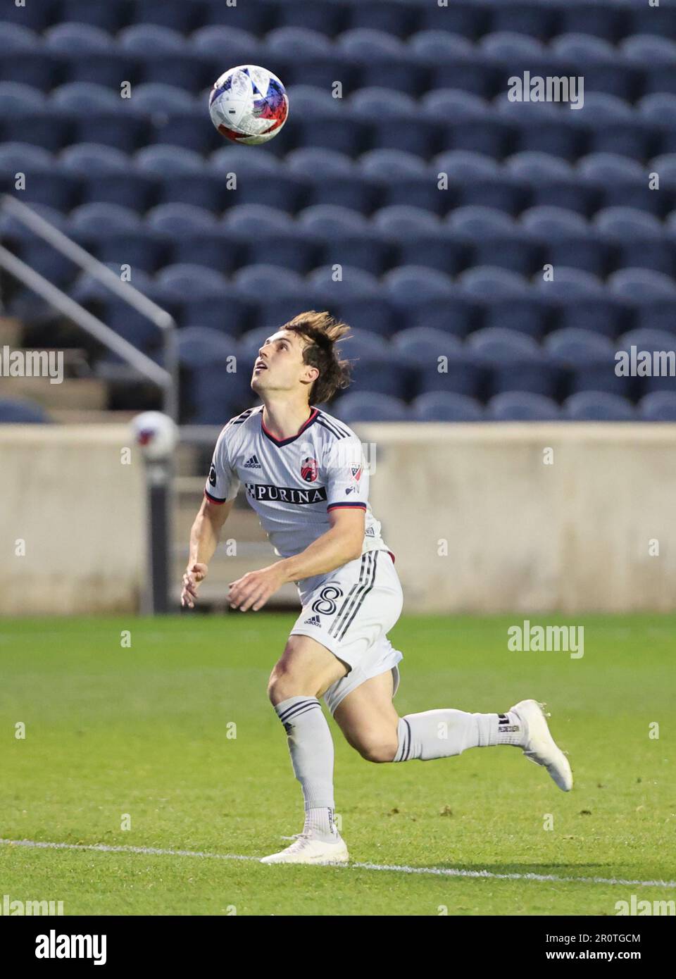 Chicago, USA, 09. Mai 2023. MLS St. Jared Stroud (8) von Louis CITY SC verfolgt den Ball gegen den Chicago Fire FC während einer Lamar Hunt U.S. Open-Cup-Runde des 32-Spiels im SeatGeek Stadium in Bridgeview, IL, USA. Kredit: Tony Gadomski / All Sport Imaging / Alamy Live News Stockfoto