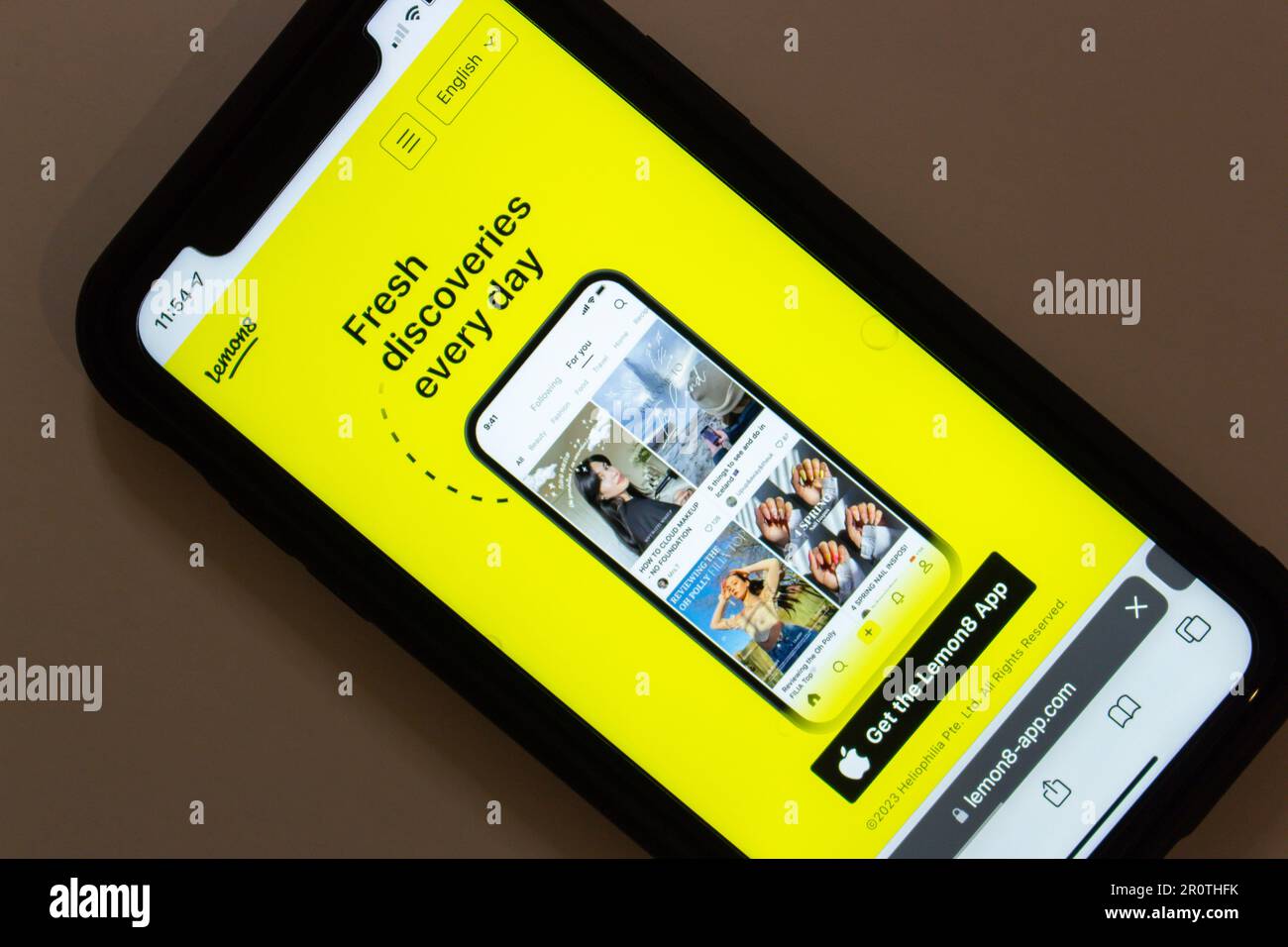 Vancouver, KANADA - Mai 7 2023 : Lemon8 Webseite auf einem iPhone. Lemon8 ist eine Social-Media-App zum Teilen von Videos und Fotos von TikTok, Eigentümer Bytedance. Stockfoto