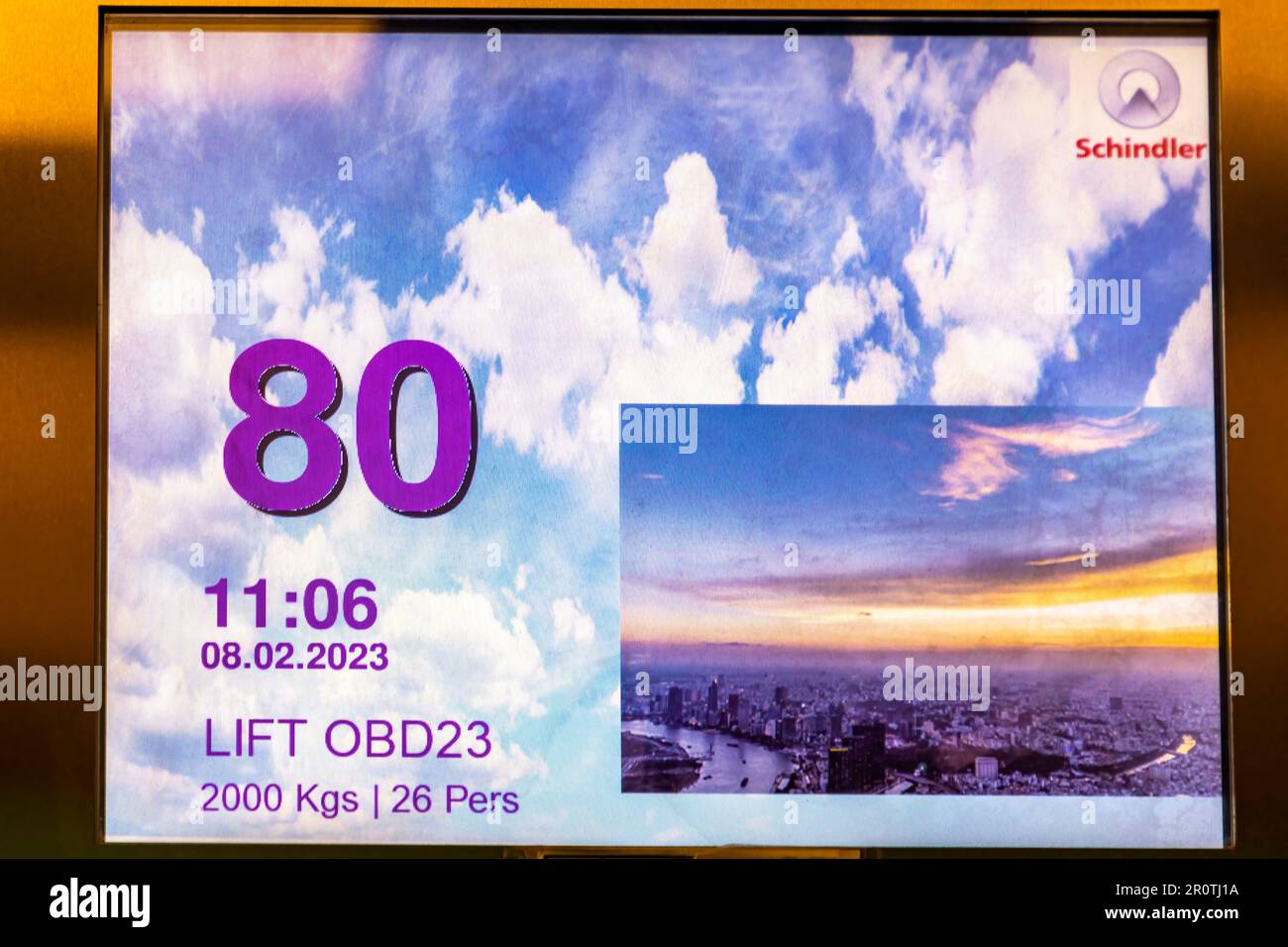 Aufzugschilder am Landmark 81 Tower, Ho Chi Minh City, Vietnam Stockfoto