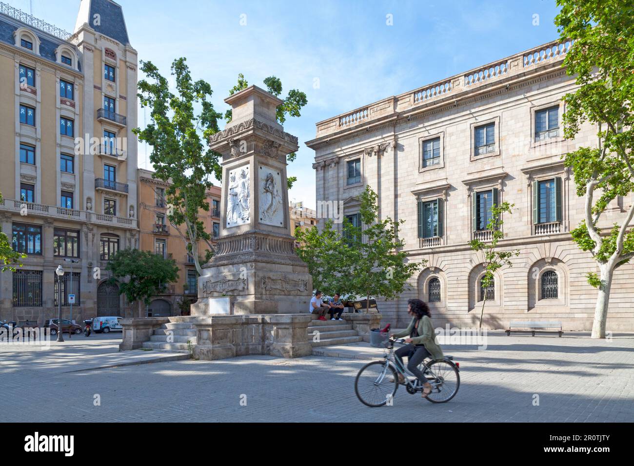 Barcelona, Spanien - Juni 08 2018: Antoni López Platz mit dem Sockel der alten Statue von Antoni López wurde einige Monate zuvor entlarvt, da er ein Fo war Stockfoto