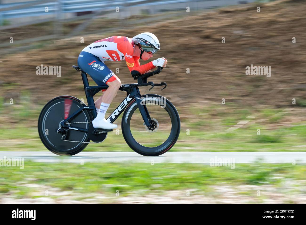 Otto Vergaerde aus Belgien und Team Trek - Segafredo springt während der ersten Etappe Chrono des Giro d'Italia 2023 von 106. an der Costa dei Trabocchi. Stockfoto