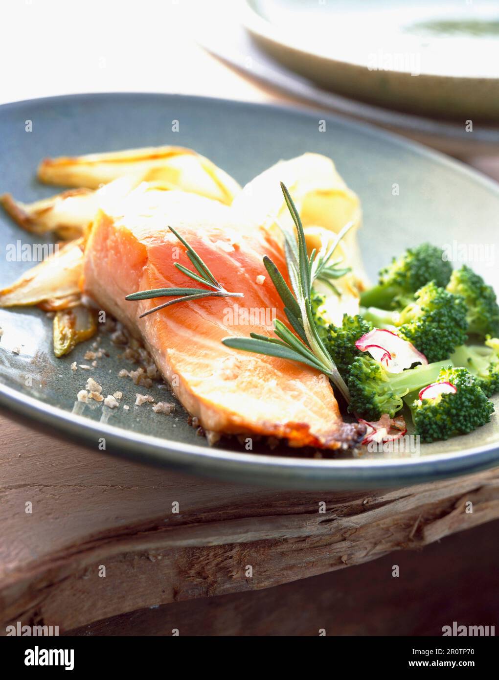 Lachs mit Brokkoli Stockfoto