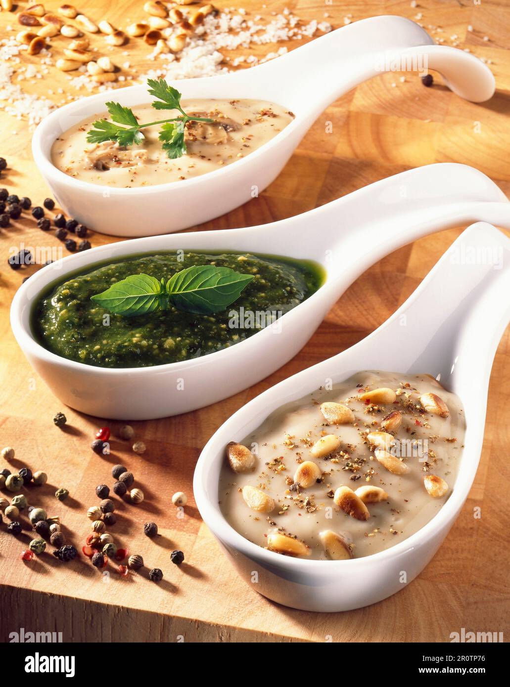 Pilzsauce, roquefort-Sauce und Pesto-Sauce Stockfoto