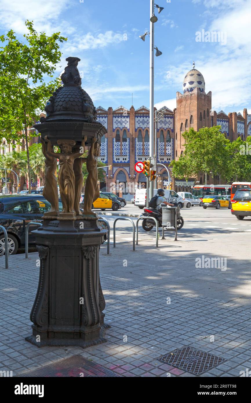Barcelona, Spanien - Juni 08 2018: Wallace-Brunnen vor dem Plaza Monumental de Barcelona, oft einfach als „La Monumental“ bekannt. Es war ein Bullshit Stockfoto