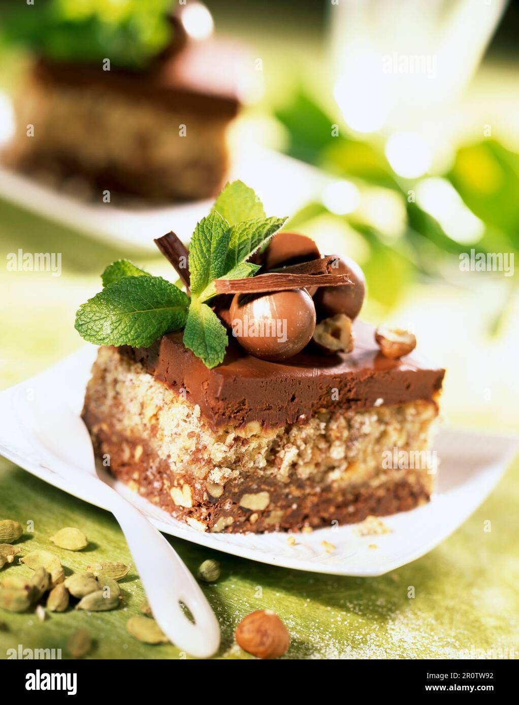 Knackige Schokolade und Haselnuss-dessert Stockfoto
