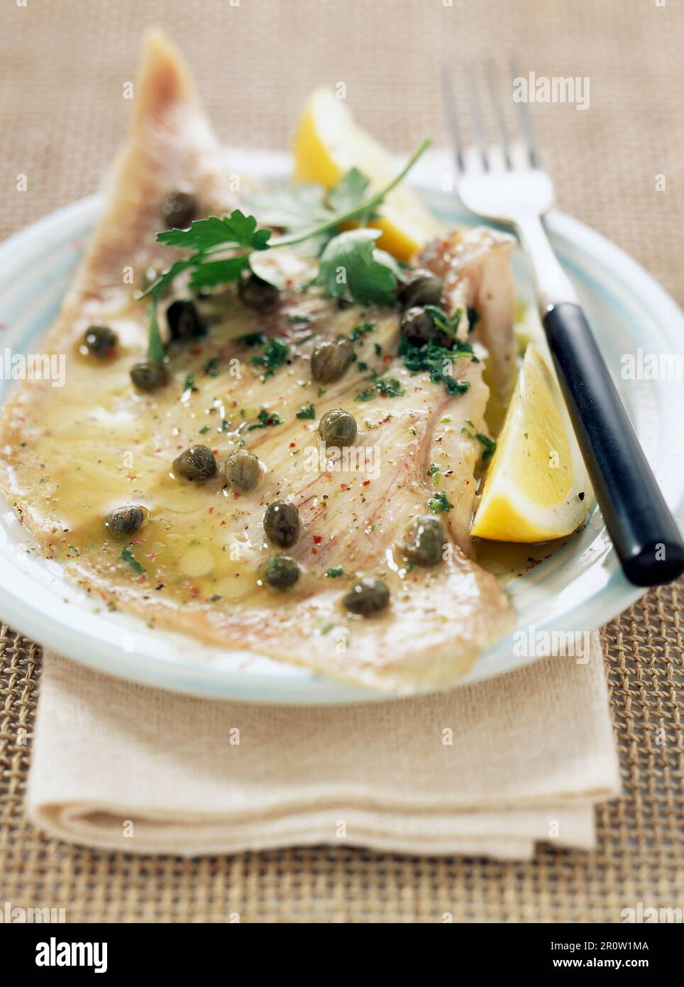 Kapern butter sauce -Fotos und -Bildmaterial in hoher Auflösung – Alamy