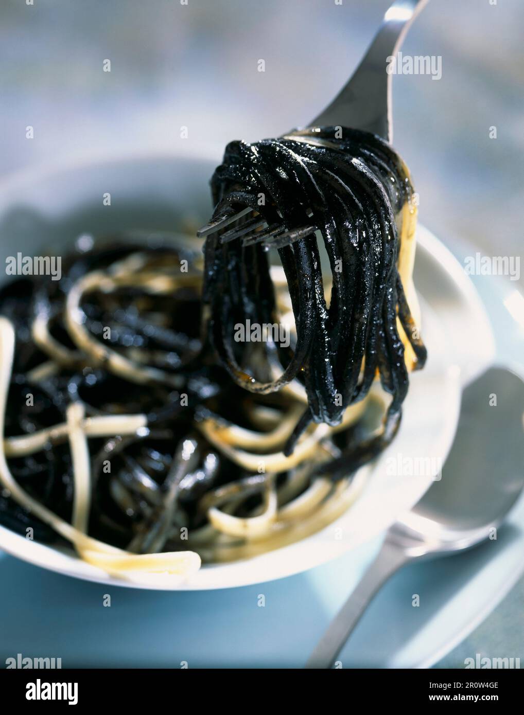 Linguine mit Tintenfischsauce Stockfoto