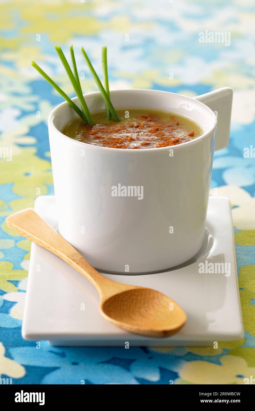 Gekühltes Avocado-Suppe Stockfoto