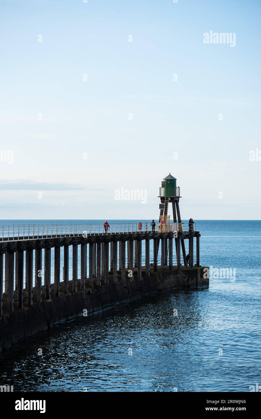 Whitby Harbour, North Yorkshire. Eine wunderschöne Küstenstadt an der Küste von North Yorkshire mit Blick auf die Nordsee. Voller britischer Herkunft. Stockfoto