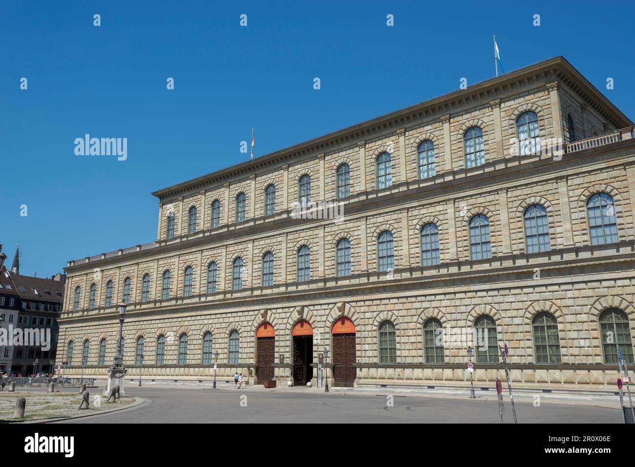 MÜNCHEN, DEUTSCHLAND - 4. AUGUST 2022: Bayerische Akademie der Schönen Künste. Es wurde 1948 vom Freistaat Bayern gegründet Stockfoto