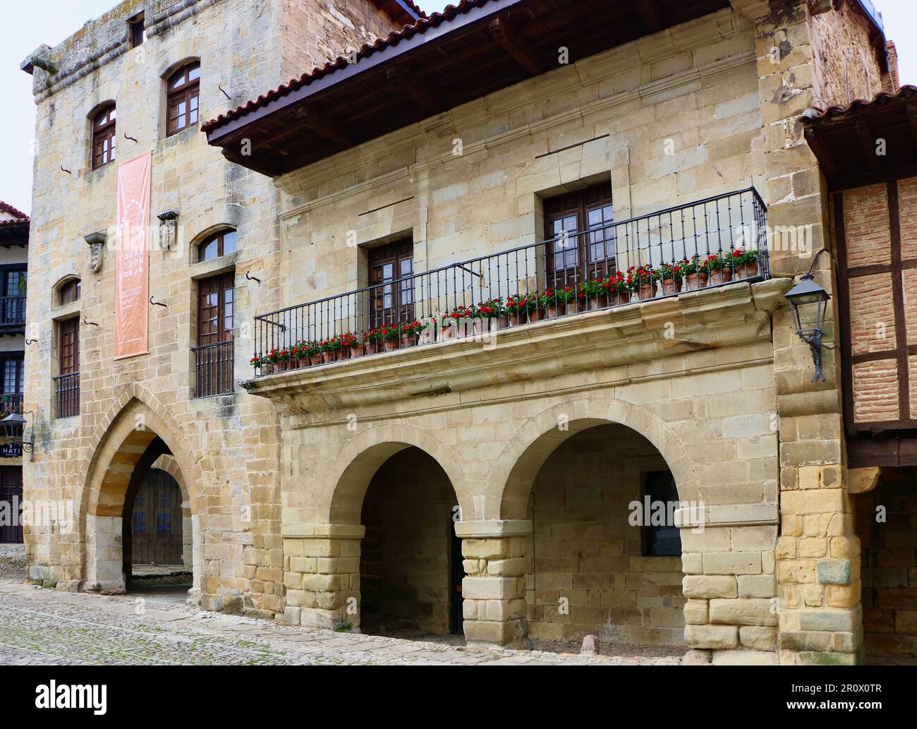 Gotische Torre de don Borja Plaza de Ramón y Pelayo Santillana del Mar Cantabria aus dem 15. Jahrhundert Spanien Stockfoto