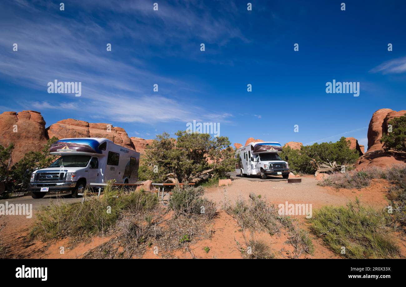 Zwei Kreuzfahrts-Wohnmobile in Utah Stockfoto