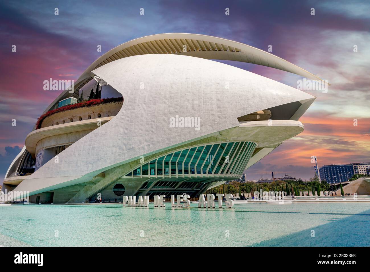 Palau de les Arts in der Stadt der Künste und Wissenschaften (La Ciudad de las Artes y las Ciencias) in València (Architekt Santiago Calatrava) Stockfoto