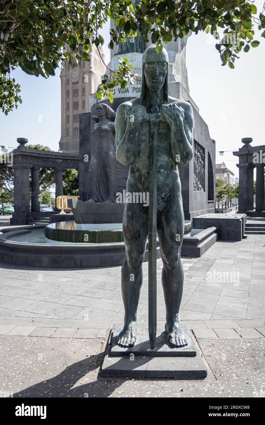 SANTA CRUZ DE TENERIFFA, SPANIEN-2. OKTOBER 2021: Gedenkstätte für die Gefallenen im Bürgerkrieg 1936-1939 auf der Plaza de Espana Stockfoto